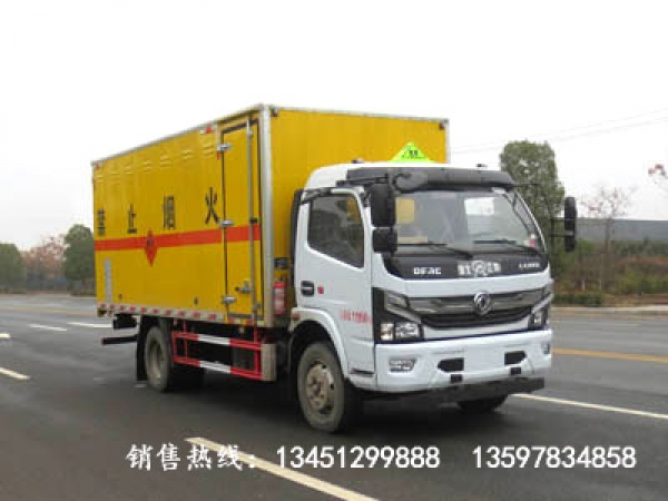 東風(fēng)多利卡爆炸物品運輸車(chē)